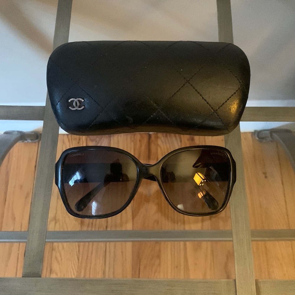 Chic Black Sunglasses with Case